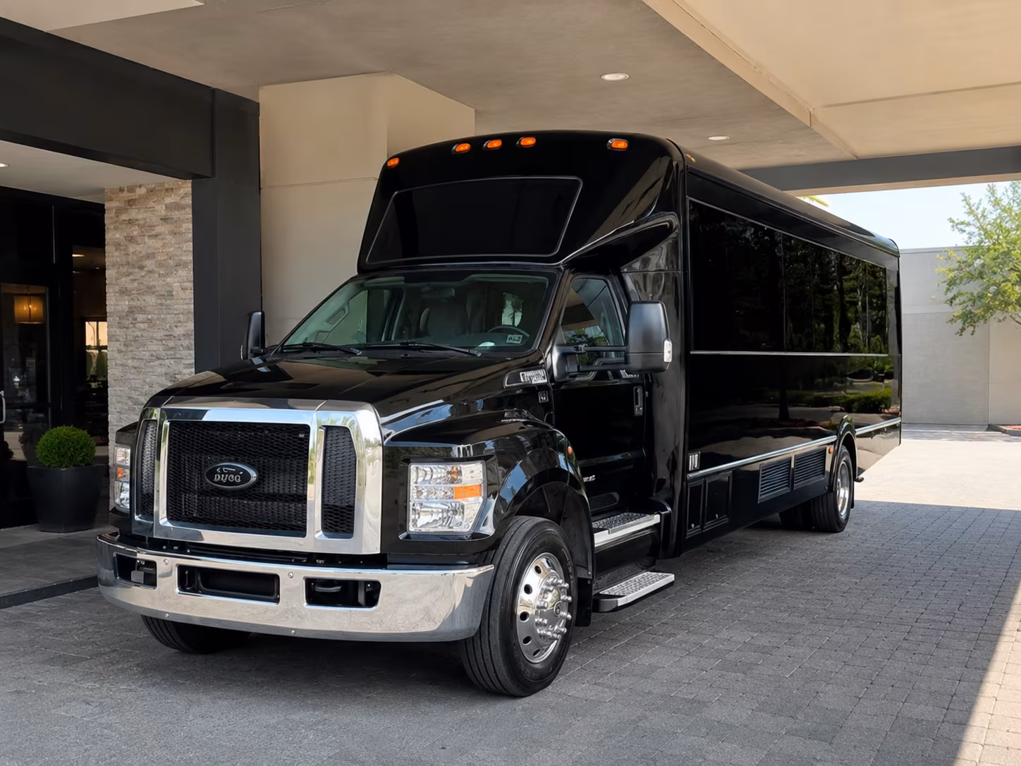 how bus type and group size affect bus rental rates in scottsdale